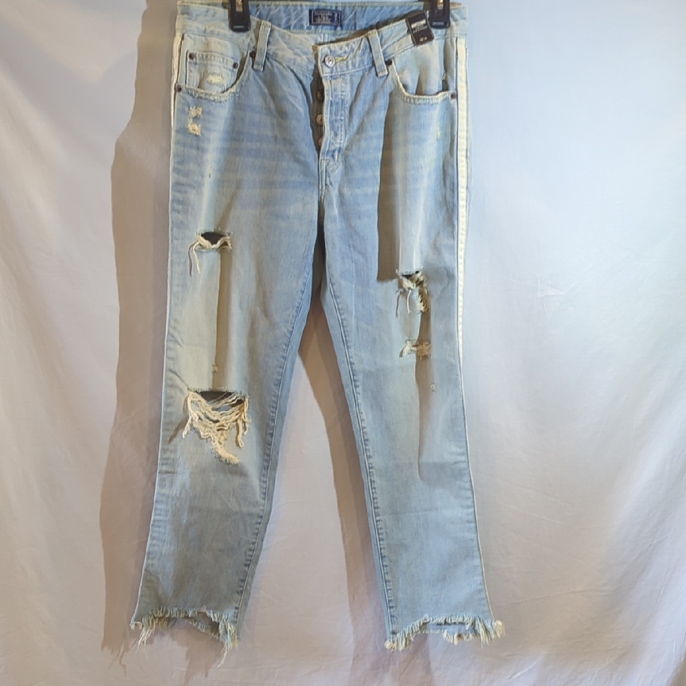 Abercrombie & Fitch Ames Low Rise Sim Boyfriend 28 6R Ripped Light Blue Jeans